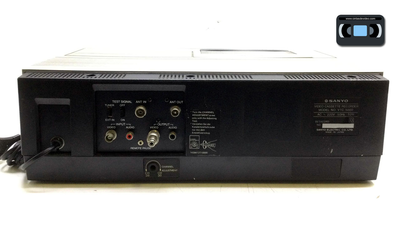 Vídeo Betamax Sanyo VTC 5000 conexiones parte trasera.